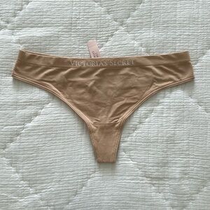 Seamless thong panty